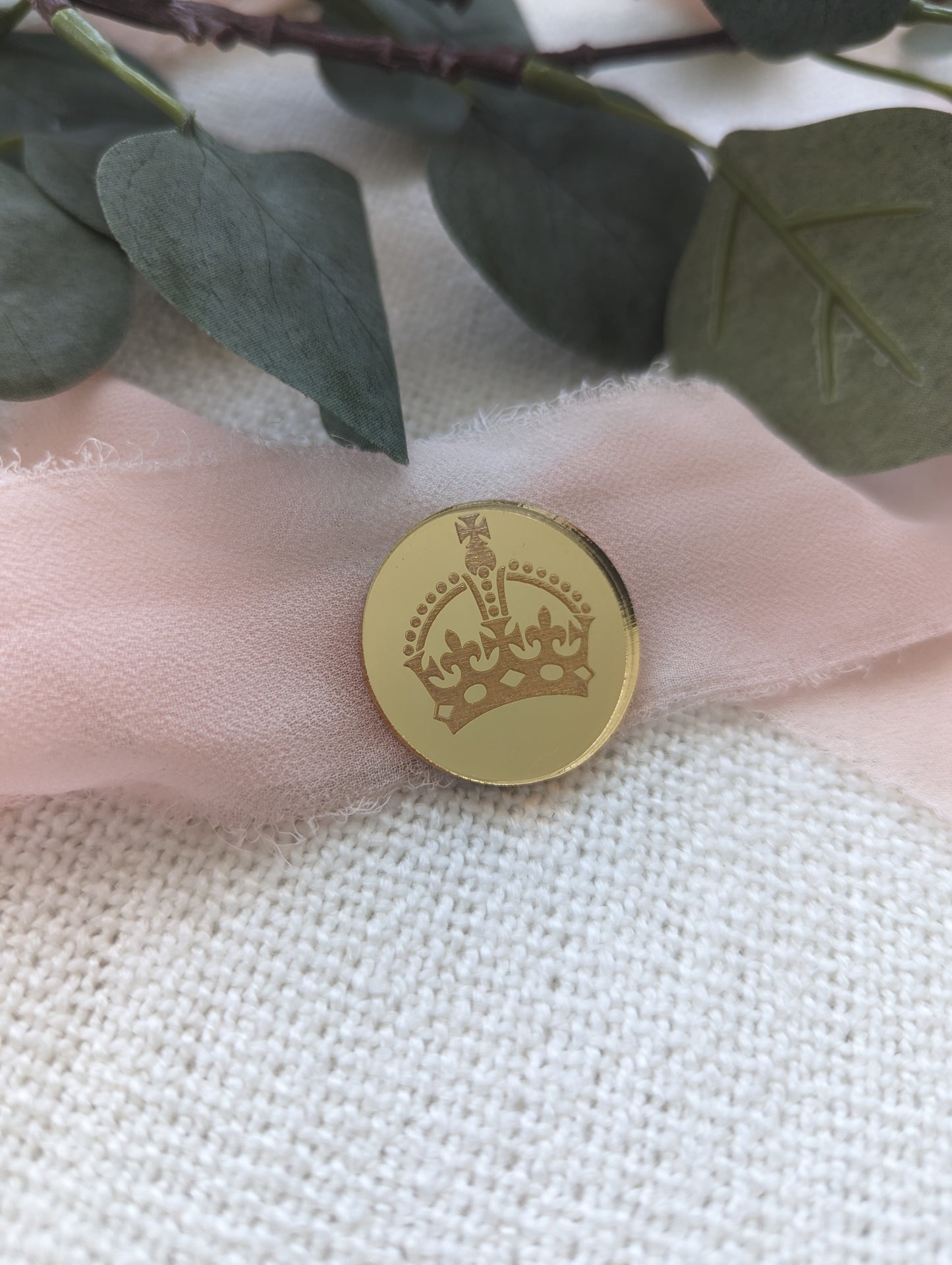 Engraved acrylic cupcake disc