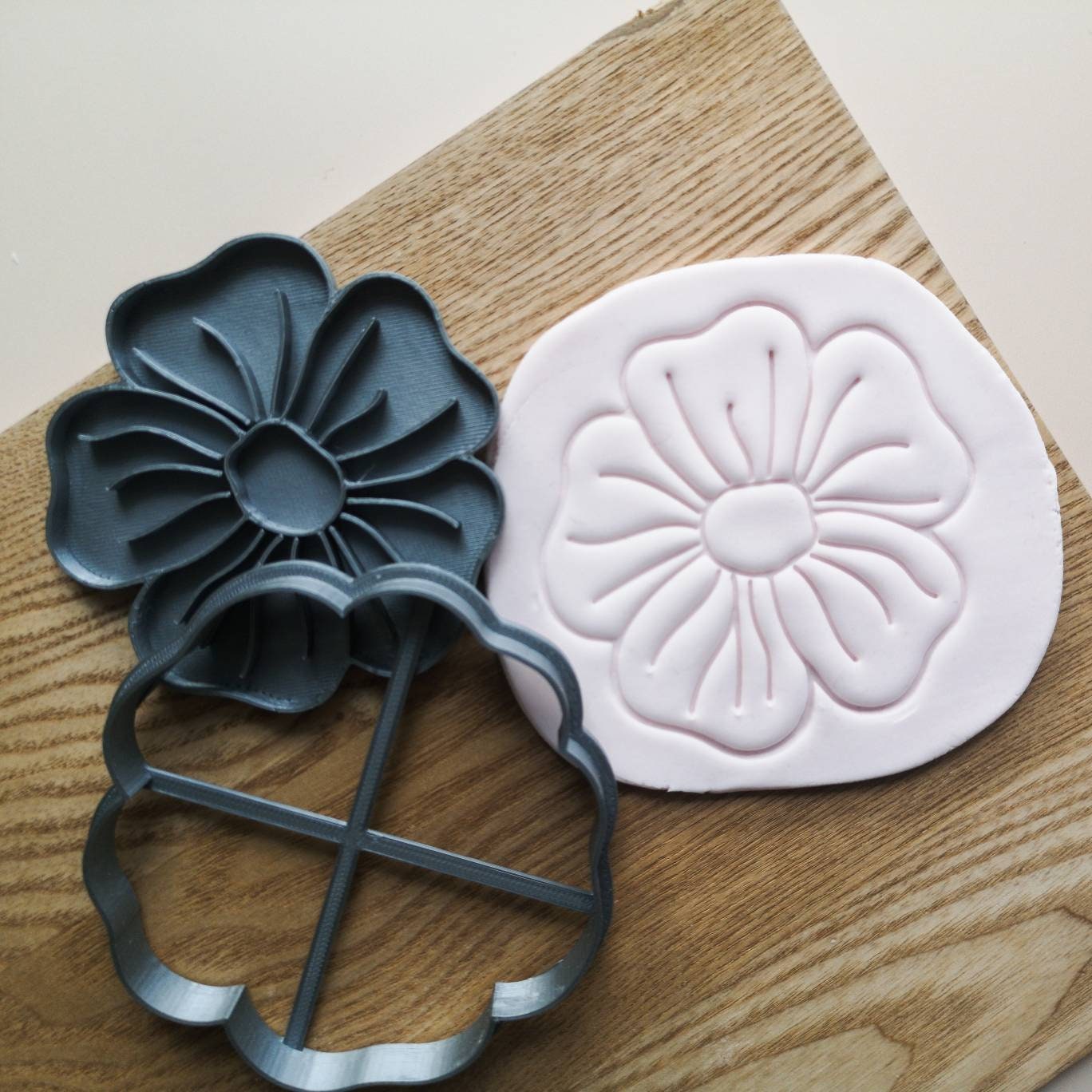 Flower Shape fondant debosser & cutter (cookie stamp)